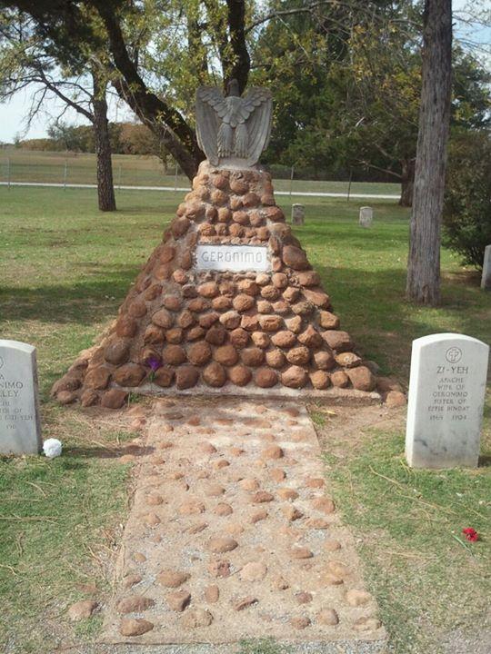 Geronimo-il-guerriero-pellerossa-capo-Apache-riposa-al-Beef-Creek-Apache-Cemetery-Lawton-Oklahoma